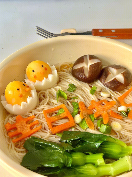 小孩子的长寿面，一种寓意深远的传统美食