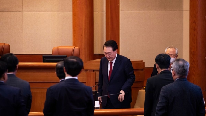 尹锡悦走出首尔拘留所的画面，重塑与反思
