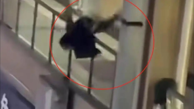 偷拍女厕逃跑时坠楼