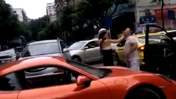 男子开无牌保时捷加油逃单事件深度解析
