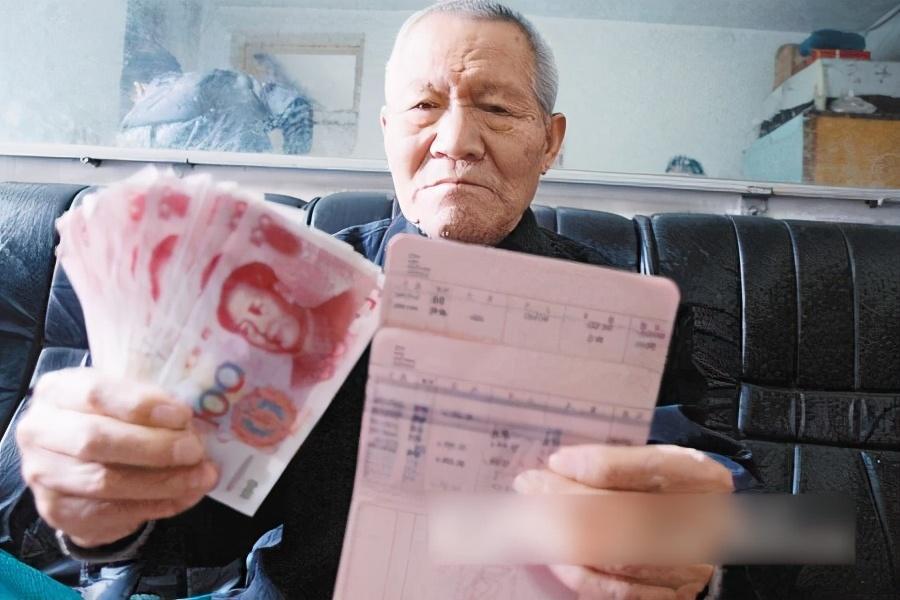 礼轻情意重，老人离世后子女决定只收十元随礼