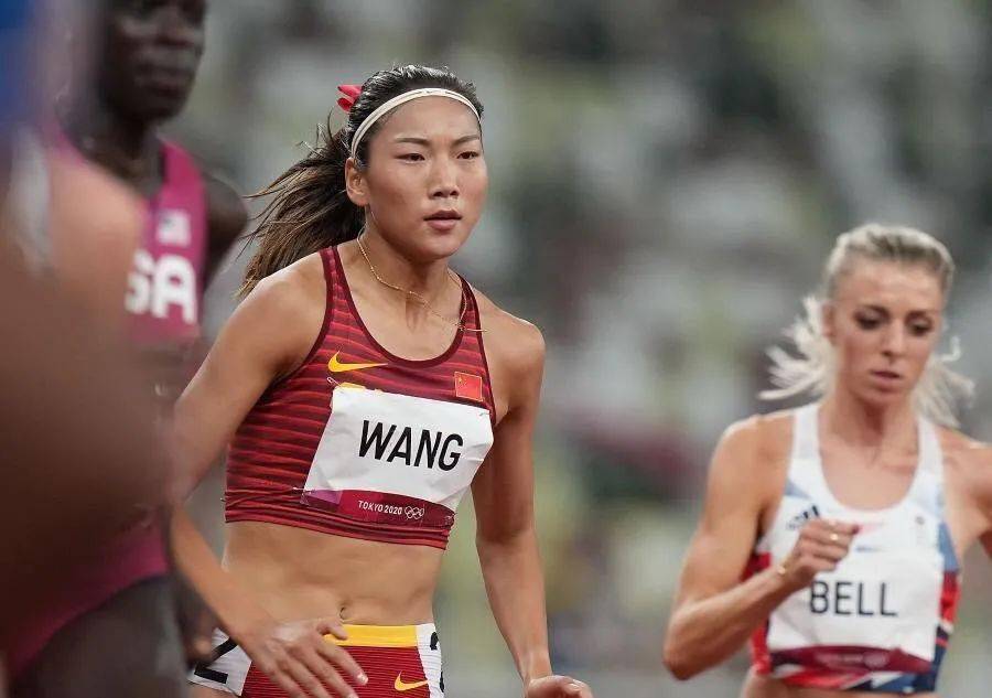 女子800米中国选手，速度与荣耀的典范