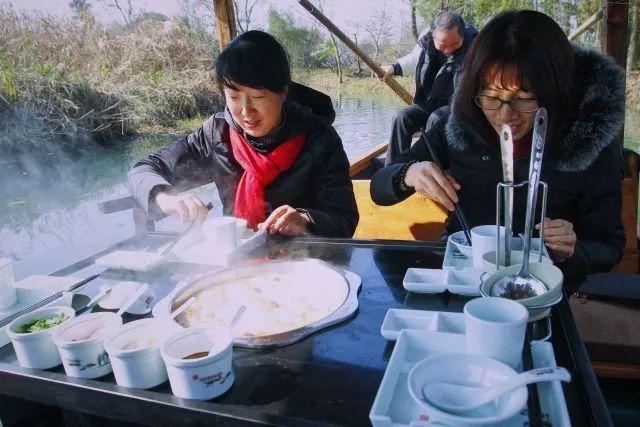 游客到云南吃菌子火锅被规则惊到