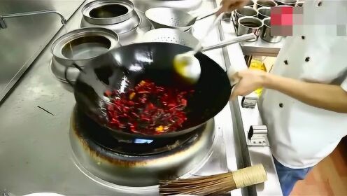 小伙晒火锅店锅底制作全程，探寻传统与现代的完美融合