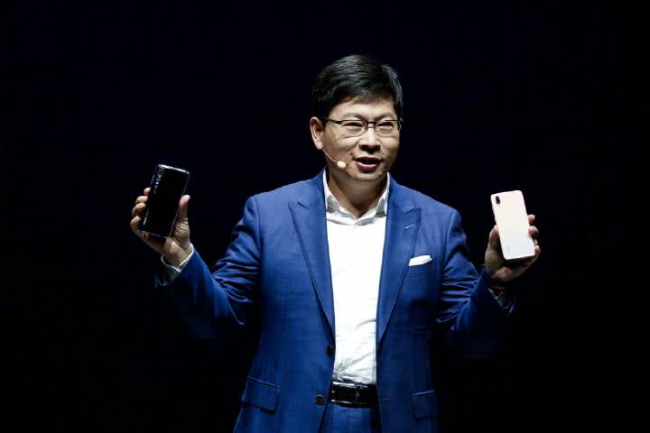 余承东10点突然发文，揭秘华为新动向