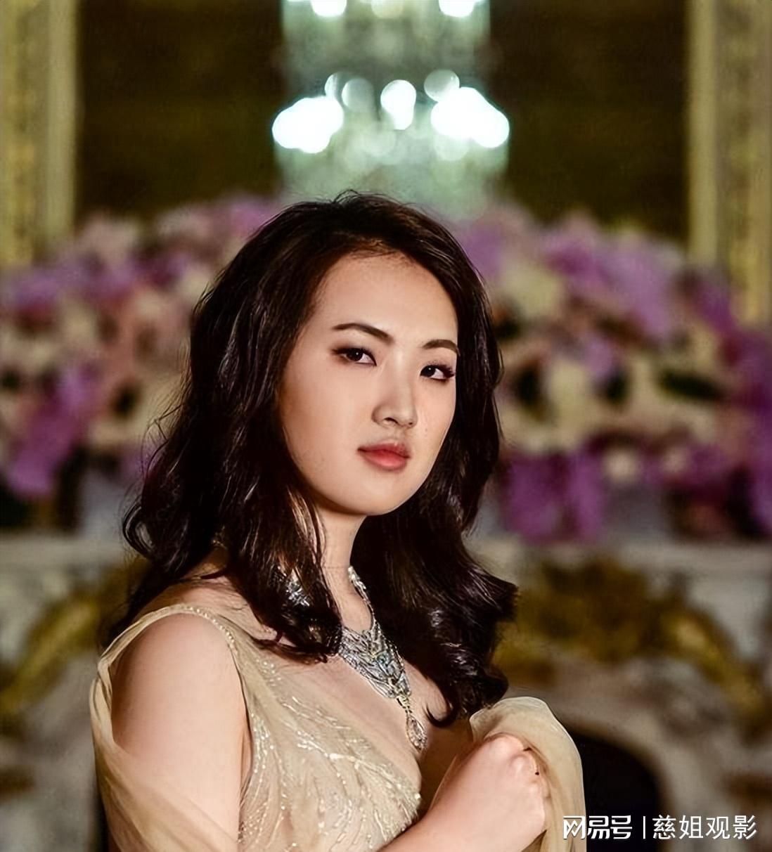 孟晚舟支持姚安娜，跨界合作的力量与姐妹情深