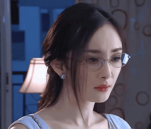 杨紫直播戴五副墨镜，时尚潮流与个性魅力的完美融合