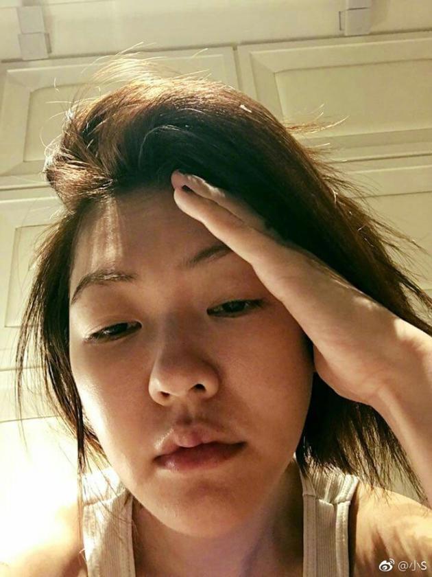 小S摄影棚情绪崩溃照流出，探寻背后的故事