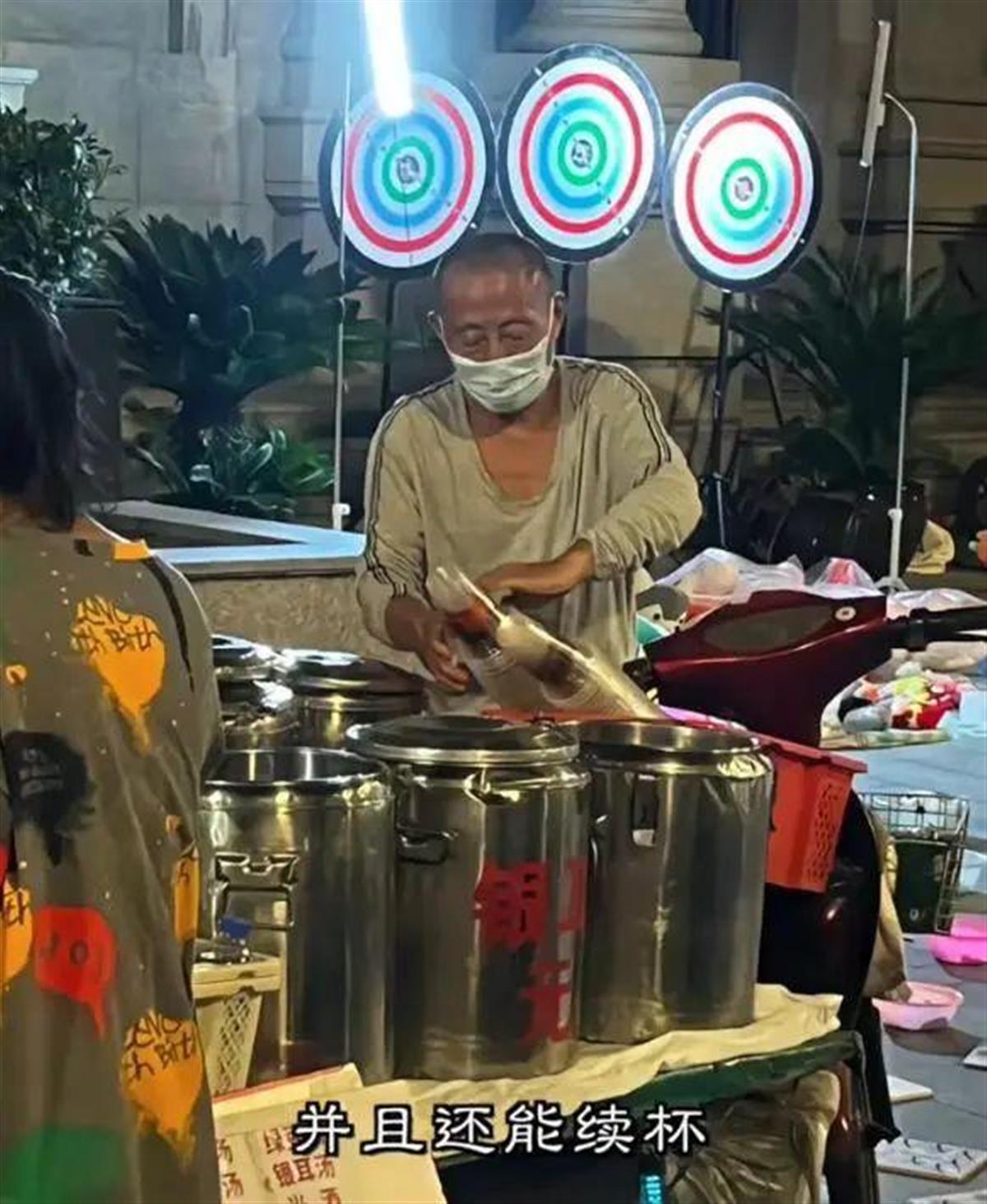 疑遭殴打致死男童爷爷讲述施暴细节