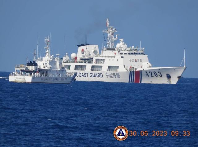 中国海警船模拟海上补给释放何信号