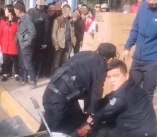 被坠楼者砸死的快递员妻子，一场悲剧的启示与思考