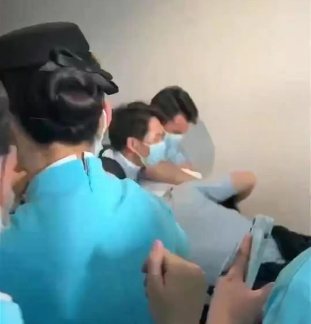 偷拍空姐裙底被抓，道德底线与法律红线不容逾越