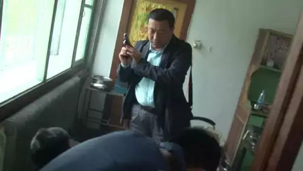 杜小华提出公布入室抢婴案嫌犯照片，公众安全的呼声与正义的追寻