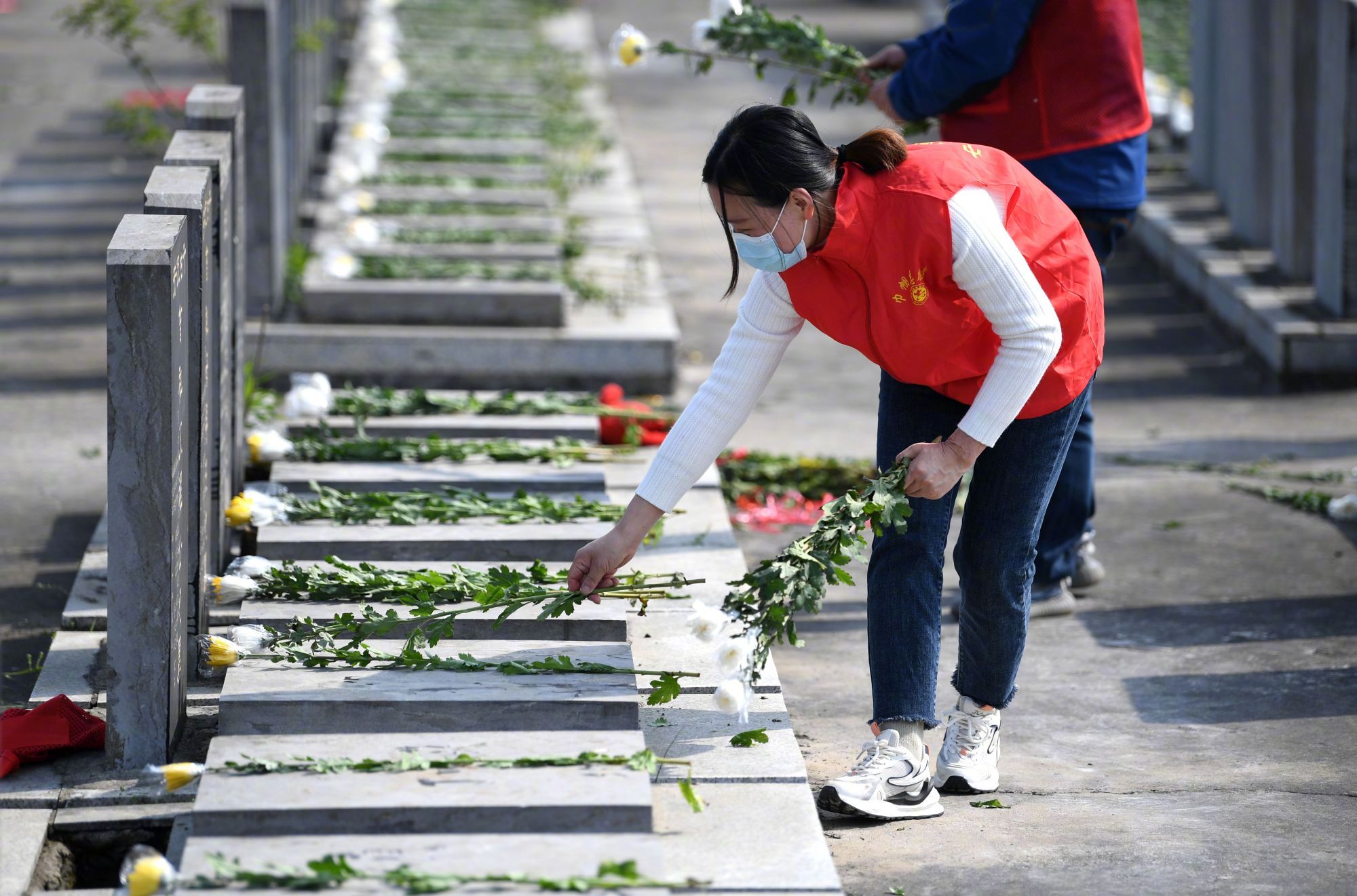花500元找人祭扫却遭遇骗局，一次悔恨的教训