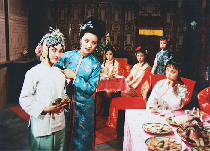 男子烧纸祭祀引燃绿化带，事件反思与文化传统探讨