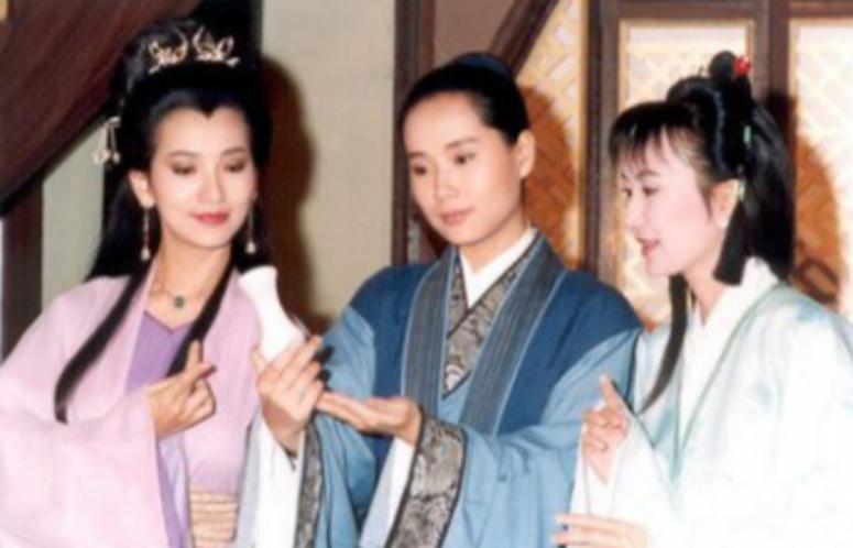 谢娜回应叶童称官人太耿直，娱乐界的真实互动与友情展现