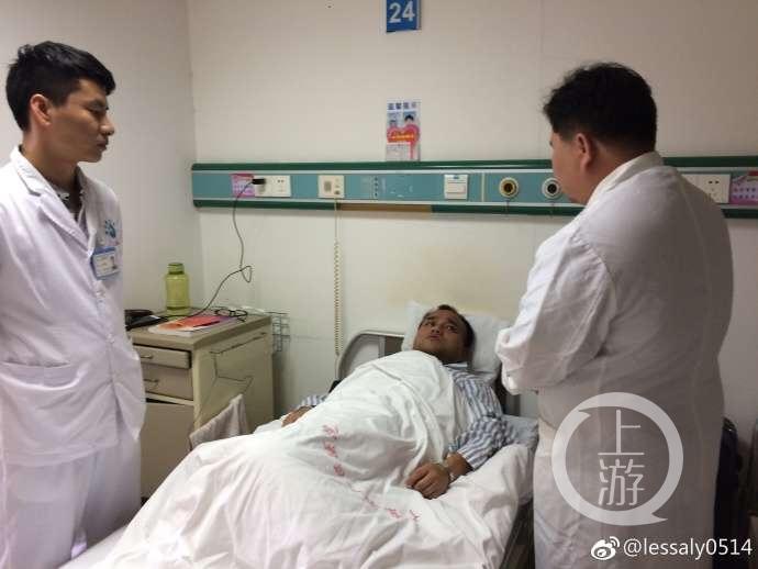 父亲住院，仨儿子齐聚一堂，上海的归途与亲情的守护