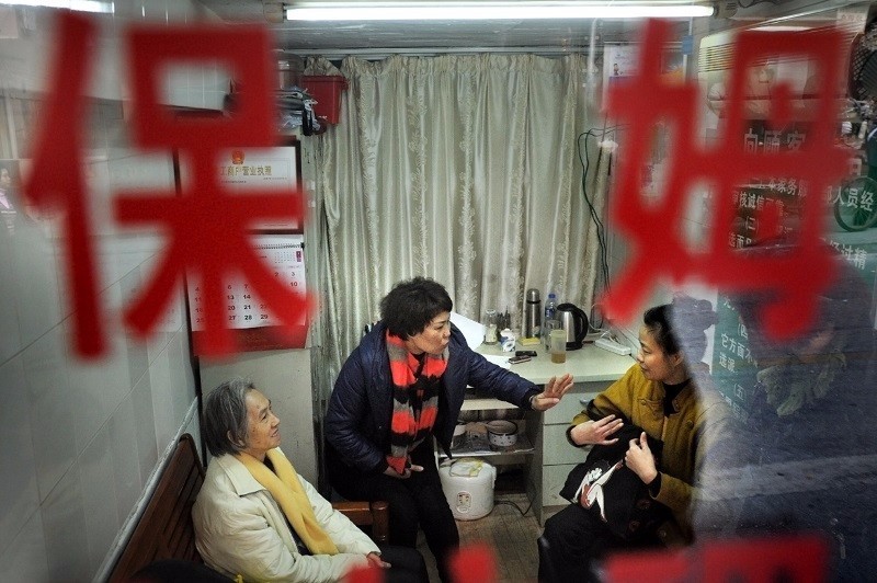 保姆、老人与死亡，无法忽视的社会话题