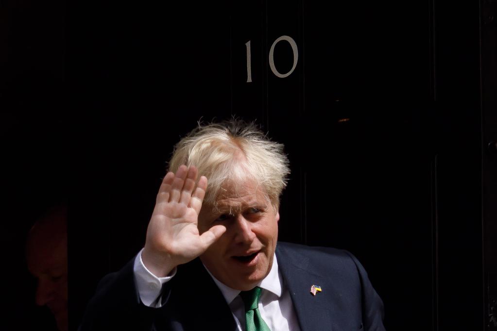 英国首相回应美加征关税，跨大西洋的贸易风云与策略应对