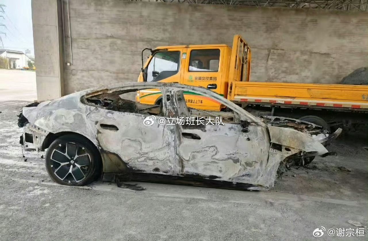 小米SU7遭遇黑色轿车事故，细节揭秘与后续关注