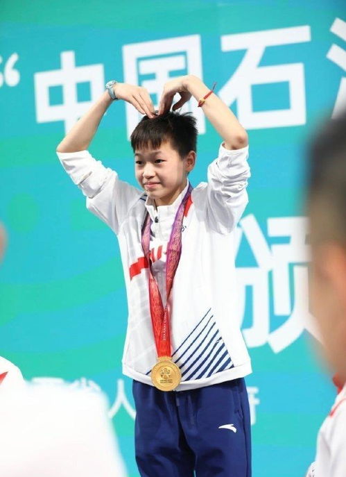 全红婵与郭晶晶的合照，两代跳水女皇的辉煌交汇