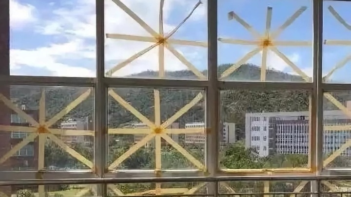 专家揭秘，玻璃上的米字贴，真的有效！