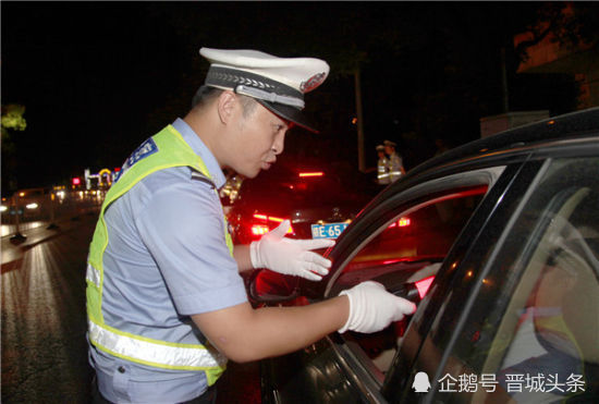 男子酒后找代驾起冲突示范挪车被罚