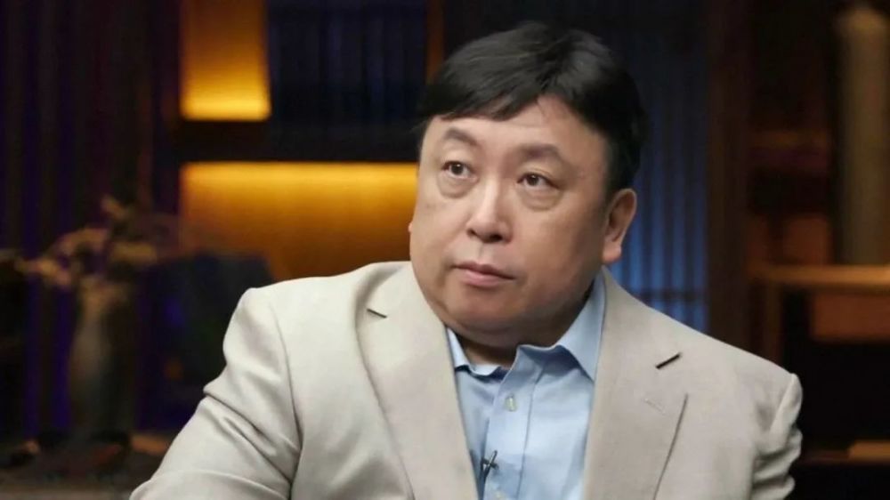 导演王晶炮轰香港顶流姜涛，一场娱乐圈的纷争
