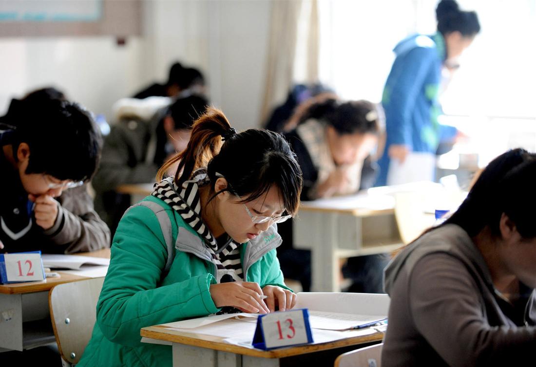 学校禁教师考公考编，一场深度探讨