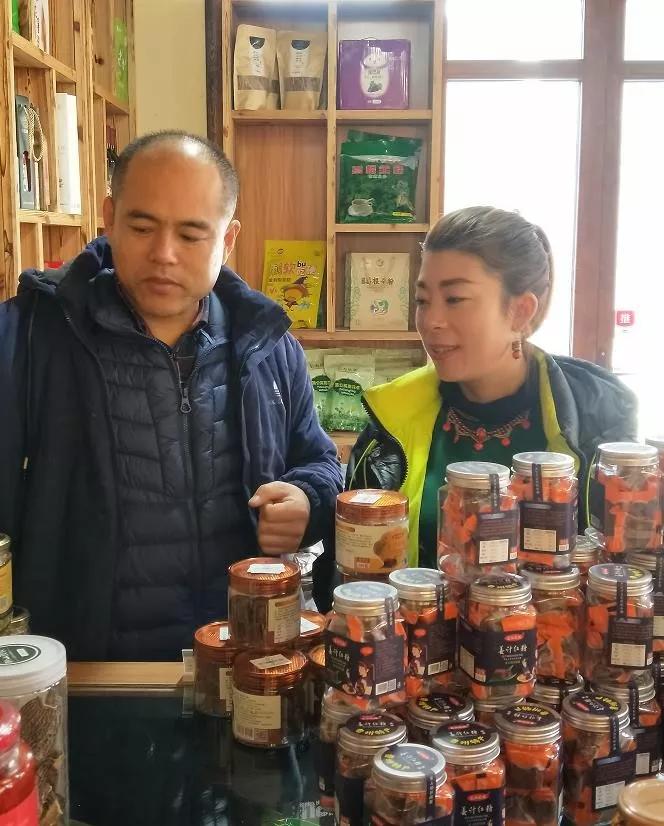 四问广告牌匾禁用红蓝黑，背后的原因、影响与未来走向