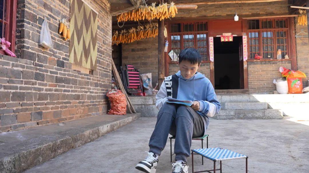 儿子出车祸妈妈，无尽的爱与坚强的力量