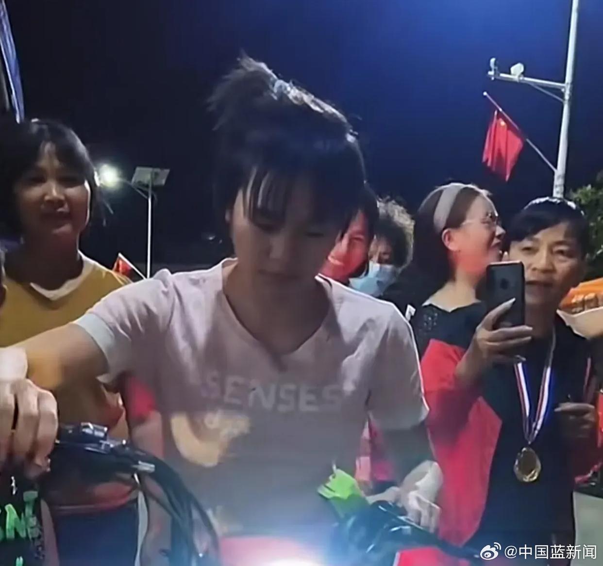 全红婵解锁冲天炮辫子造型，惊艳体坛，魅力无限