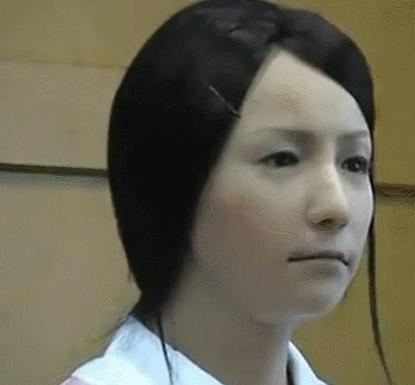 机器人头部掉落，仍在奔跑的奇迹