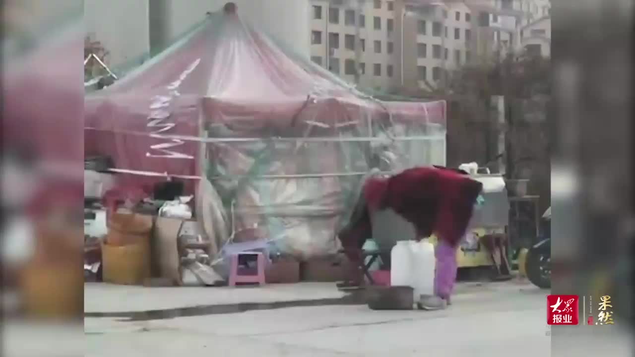 单亲妈妈桥下的生活挑战