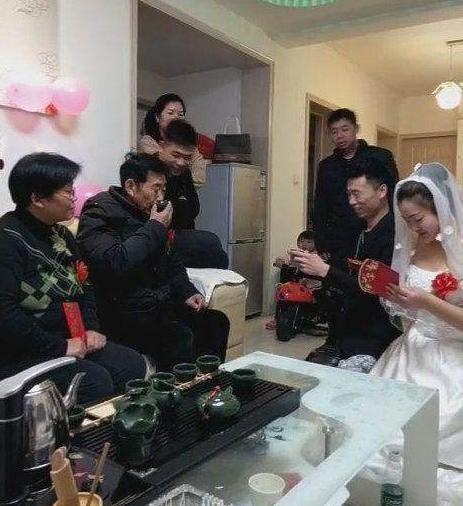 结婚时新郎会收到红包吗？解读婚礼中的红包文化