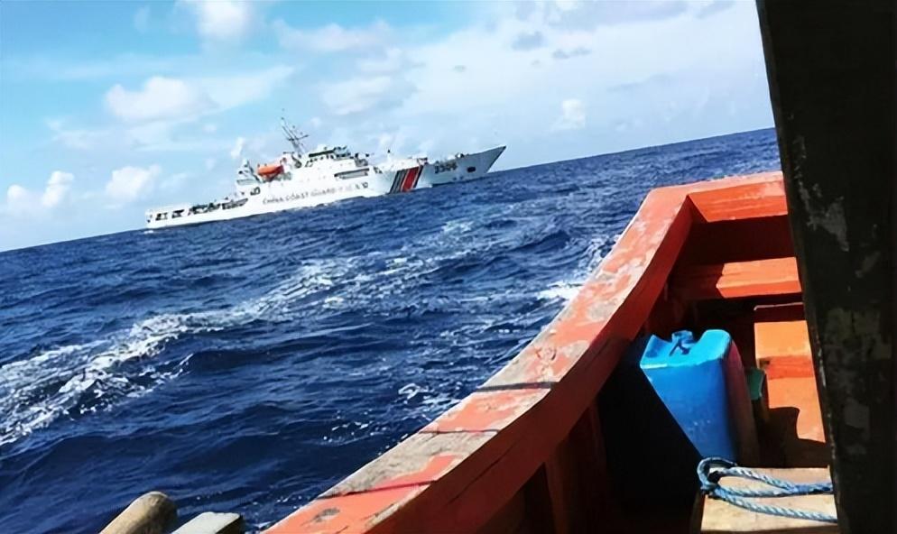 菲护卫艇非法侵入中国黄岩岛领海，事件深度解析