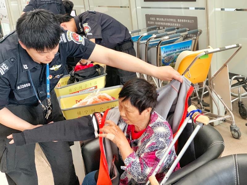 关于拿听障人士行李不还的思考