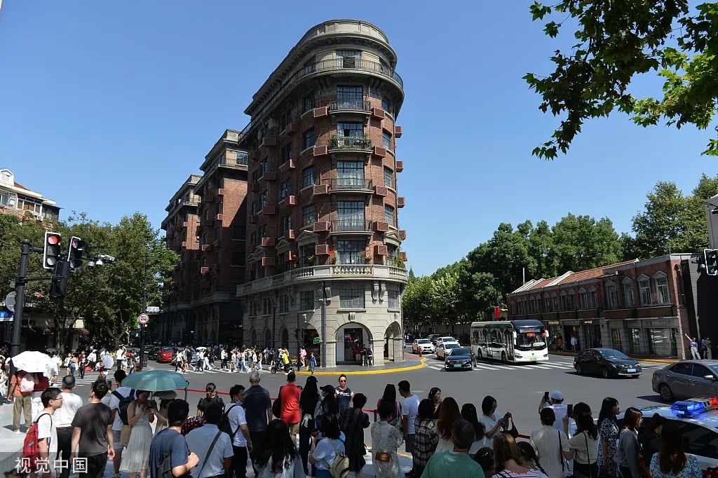 上海部分旧改老建筑遭博主擅闯打卡——城市记忆与尊重的探讨