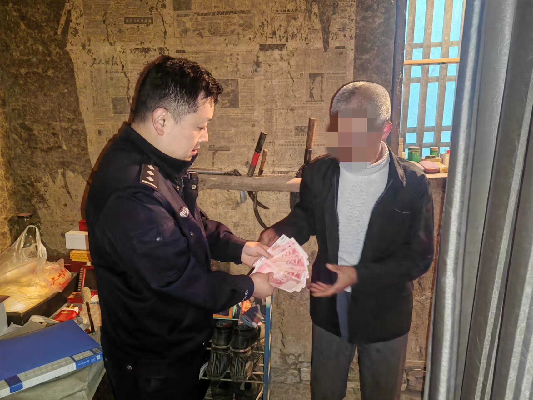 网逃人员带70余万现金隐居山洞背后的故事