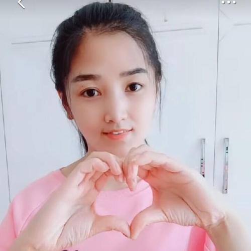 长相完美的聋哑女生曾晒照回应质疑