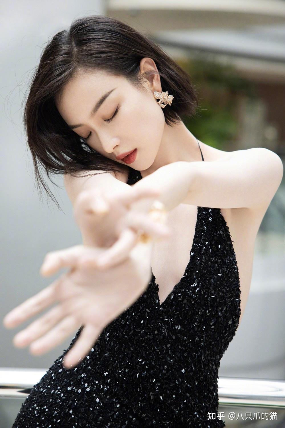 倪妮反差感，魅力四溢的独特韵味