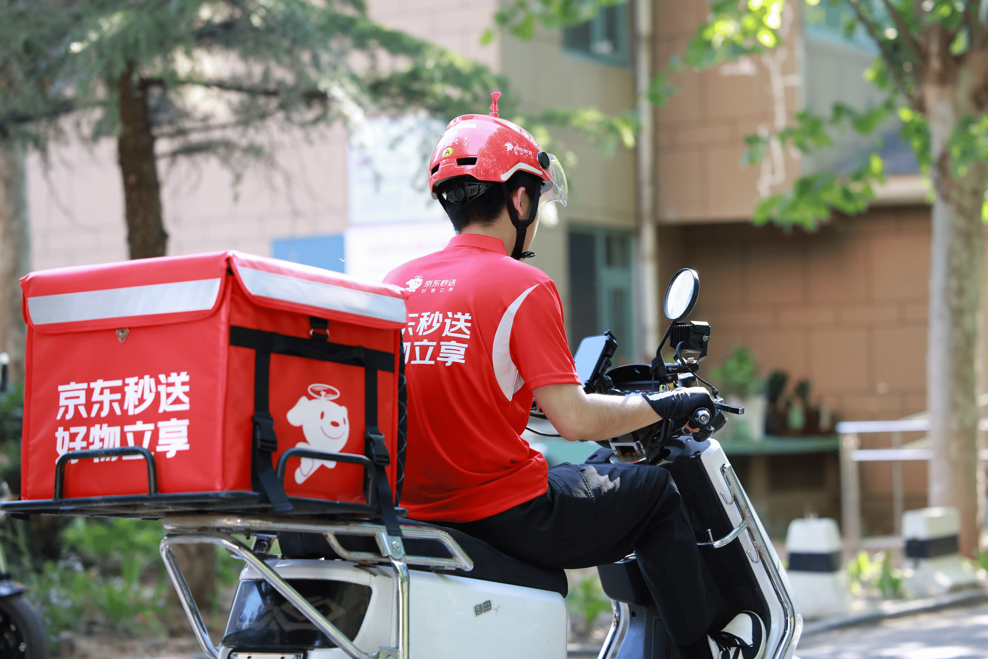 京东发力招聘，三个月内招募十万全职骑手，开启物流新篇章