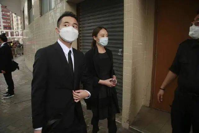 任贤齐方否认买下青岛一条街，澄清与传闻的交锋