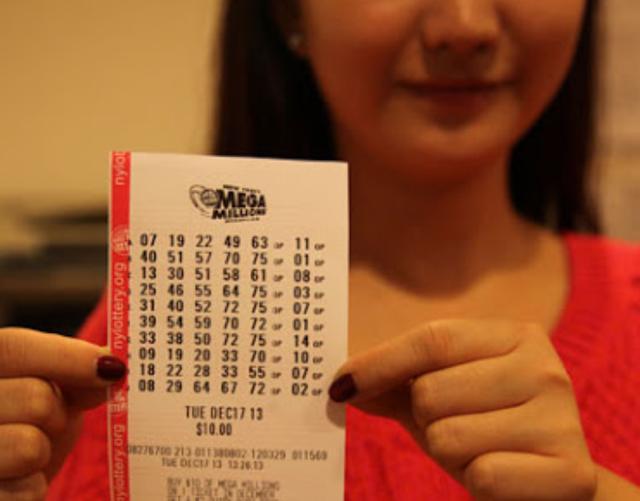 女子买彩票中得945万，淡定上班后才领奖