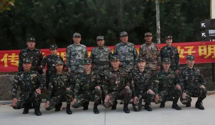 挺立潮头，方知浪高风急；登高望远，才见云阔天高