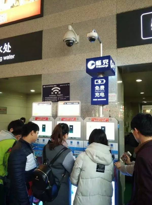 车站的免费充电，真的能用吗？探究车站免费充电的真实情况