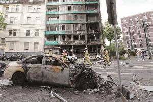住宅楼爆炸致2死6伤，悲剧背后的警示与思考