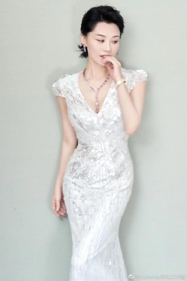 大妈走路突然转身撞到男子获赔7万，一起意外事件引发的深思