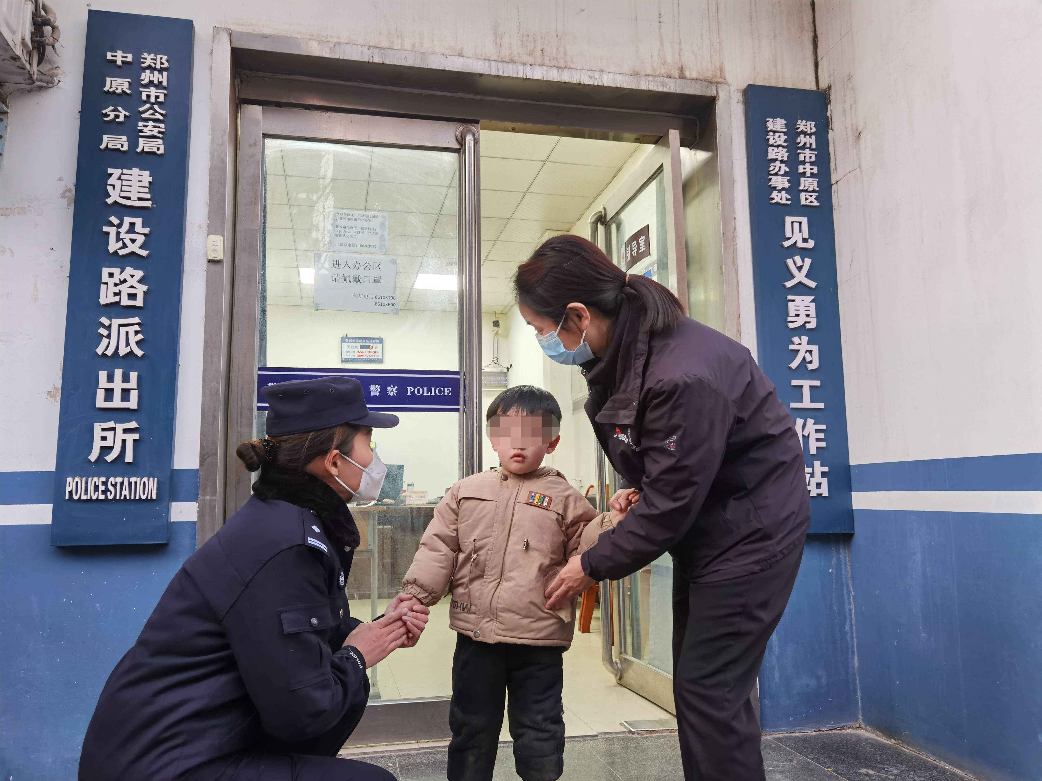 四岁萌娃走失，只记得妈妈手机密码，一则温馨与启示并存的故事