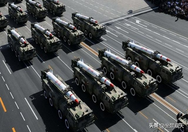 震惊！11枚导弹深夜突袭美军基地